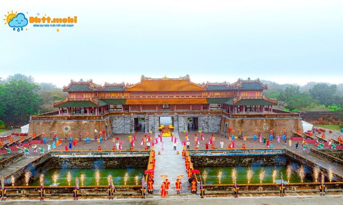 Hue Co Do Co Kinh Va Tram Mac